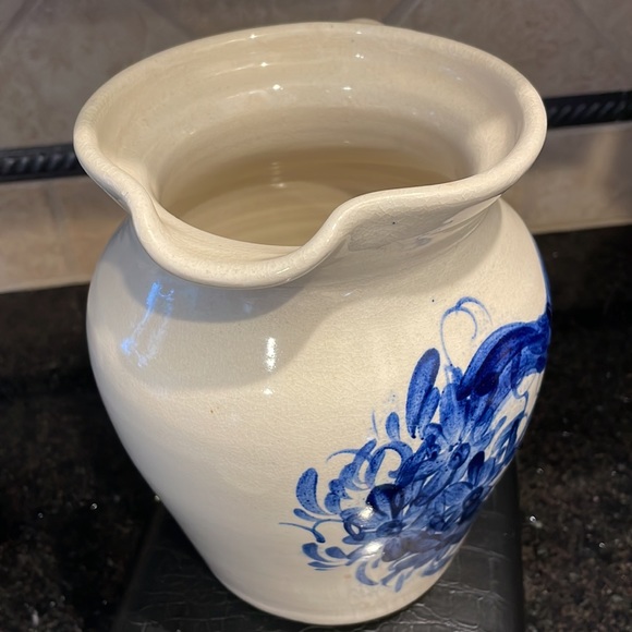 Casey Pottery signed pottery pitcher with vintage heart flowered wreath detail - Picture 8 of 10